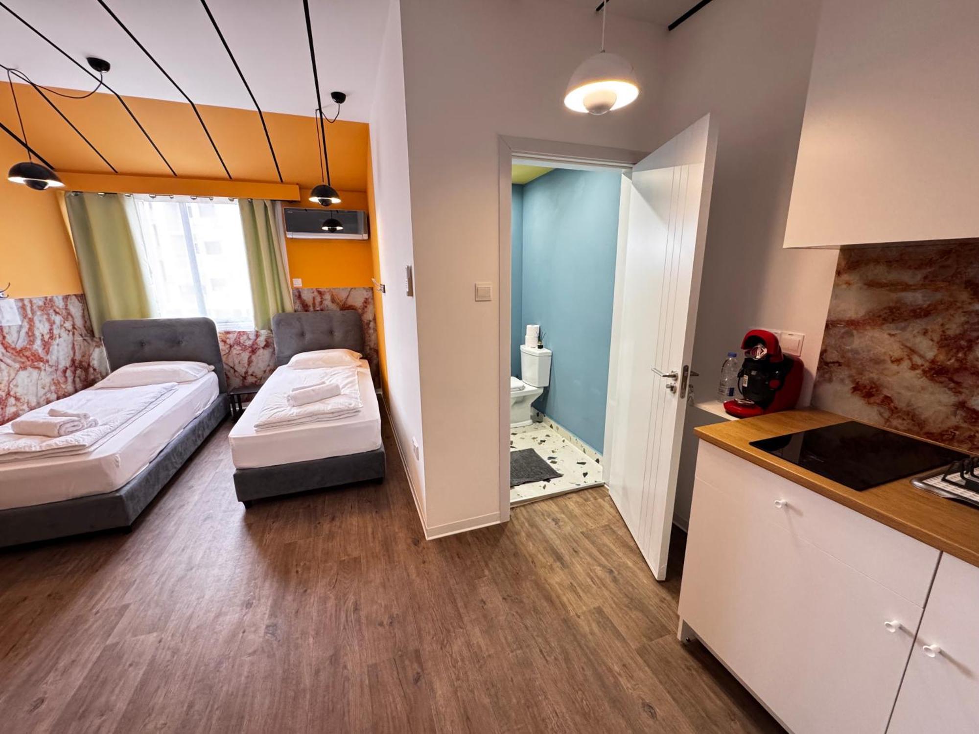 Modern 11 Private Kitchenette And Bathroom Appartement *