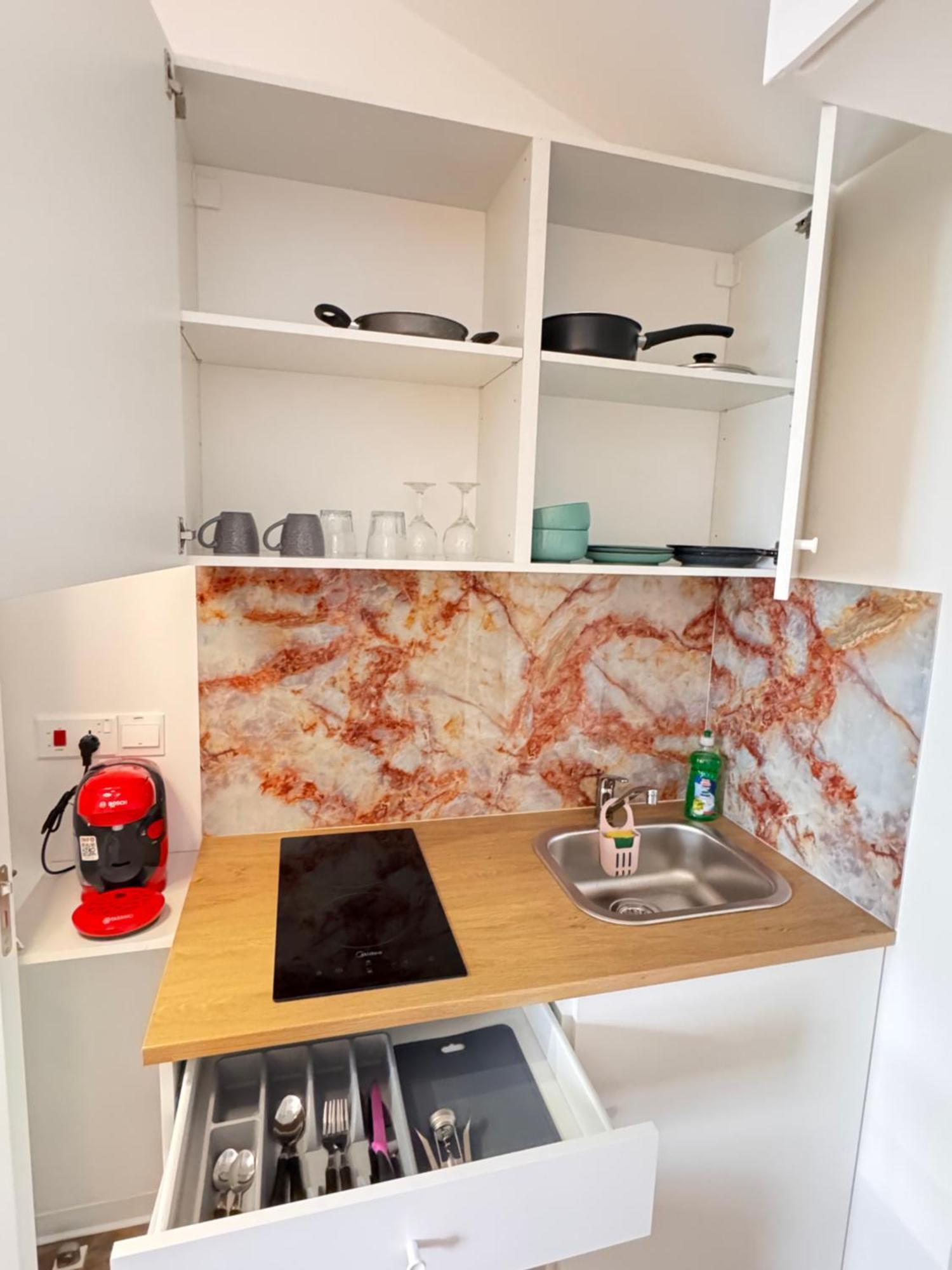 Appartement Modern 11 Private Kitchenette And Bathroom *